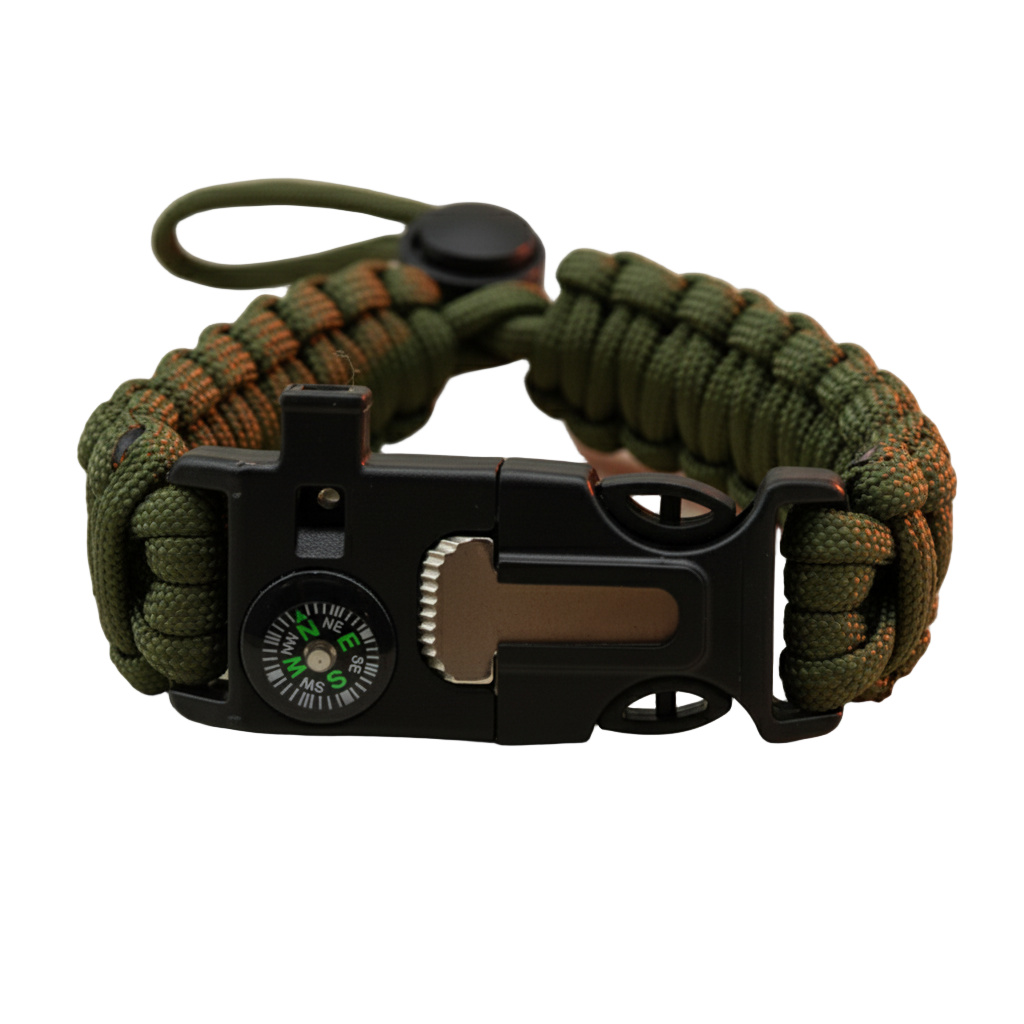 Groene paracord survival armband met een multifunctionele sluiting, voorzien van een ingebouwd kompas, noodfluitje en vuurstarter (scraper).