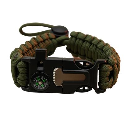 Groene paracord survival armband met een multifunctionele sluiting, voorzien van een ingebouwd kompas, noodfluitje en vuurstarter (scraper).