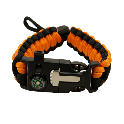 Oranje-zwarte paracord survival armband met een multifunctionele sluiting, voorzien van een ingebouwd kompas, noodfluitje en vuurstarter (scraper).
